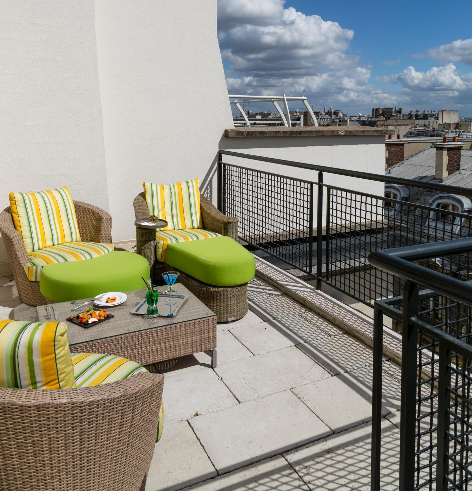 Eiffel Tower Terrace Suite